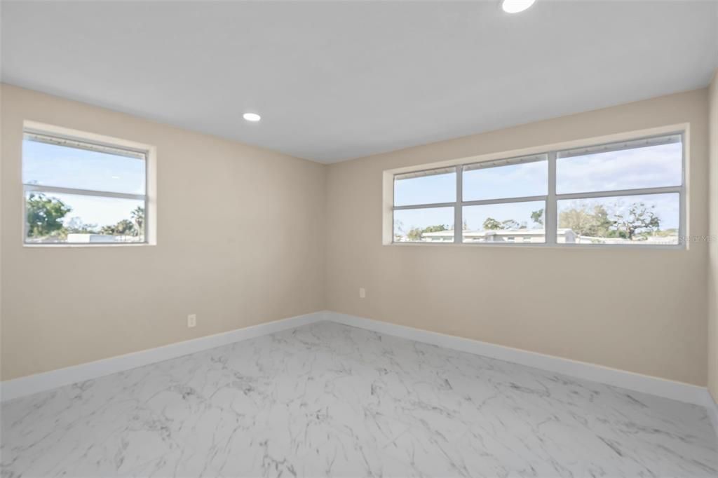 For Sale: $399,999 (4 beds, 3 baths, 1912 Square Feet)