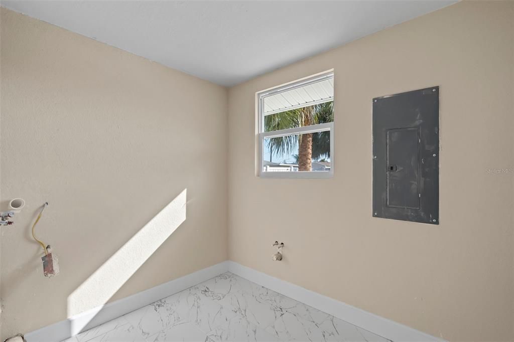 For Sale: $399,999 (4 beds, 3 baths, 1912 Square Feet)