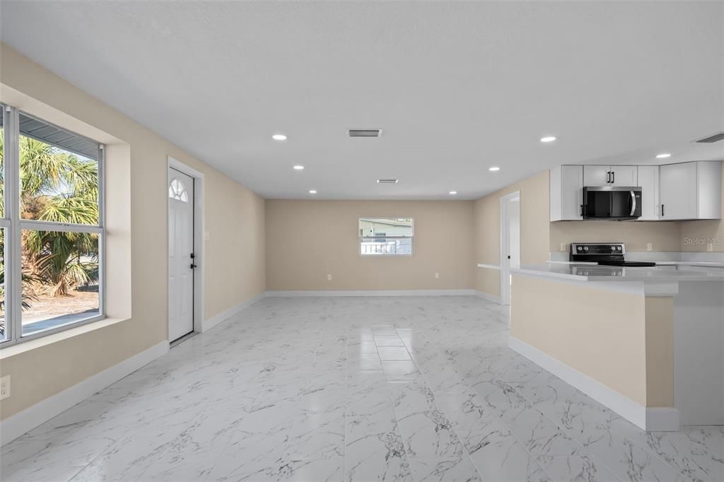 For Sale: $399,999 (4 beds, 3 baths, 1912 Square Feet)