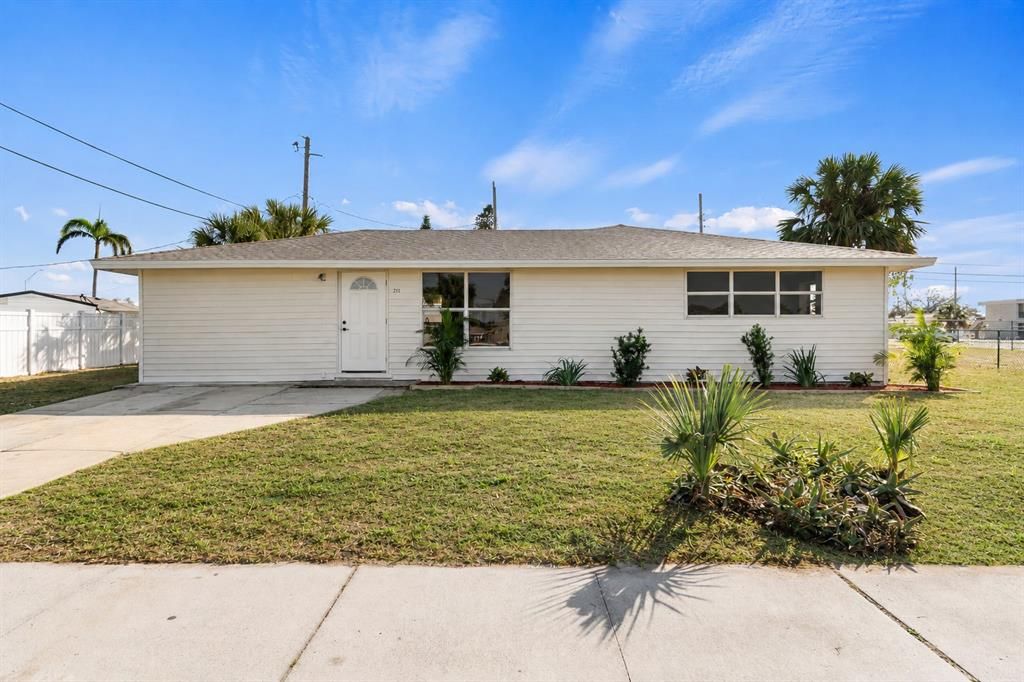 For Sale: $399,999 (4 beds, 3 baths, 1912 Square Feet)