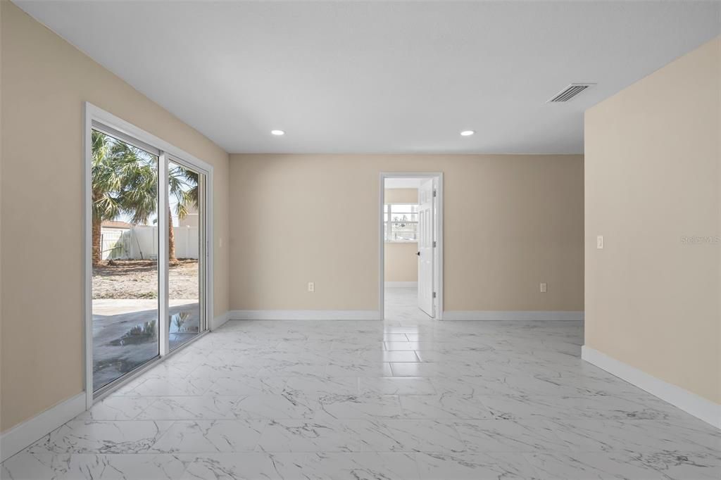For Sale: $399,999 (4 beds, 3 baths, 1912 Square Feet)
