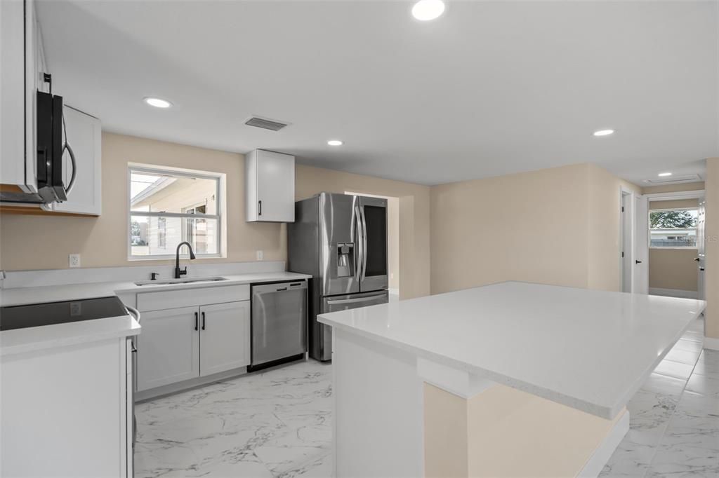 For Sale: $399,999 (4 beds, 3 baths, 1912 Square Feet)