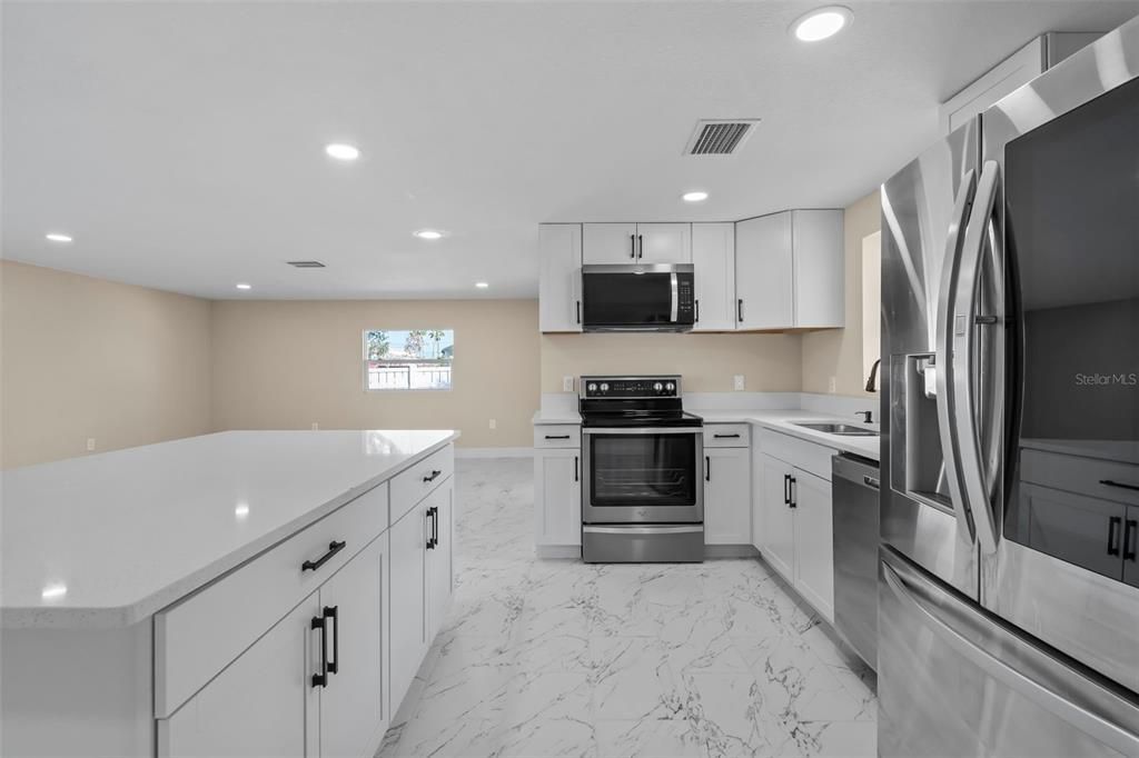 For Sale: $399,999 (4 beds, 3 baths, 1912 Square Feet)