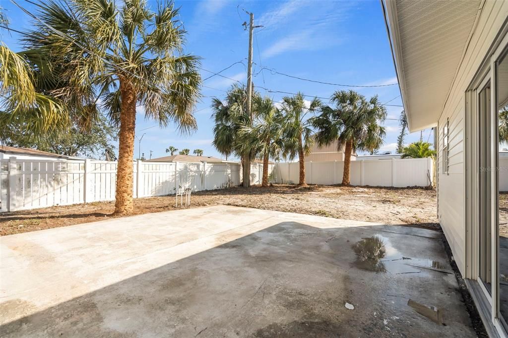 For Sale: $399,999 (4 beds, 3 baths, 1912 Square Feet)