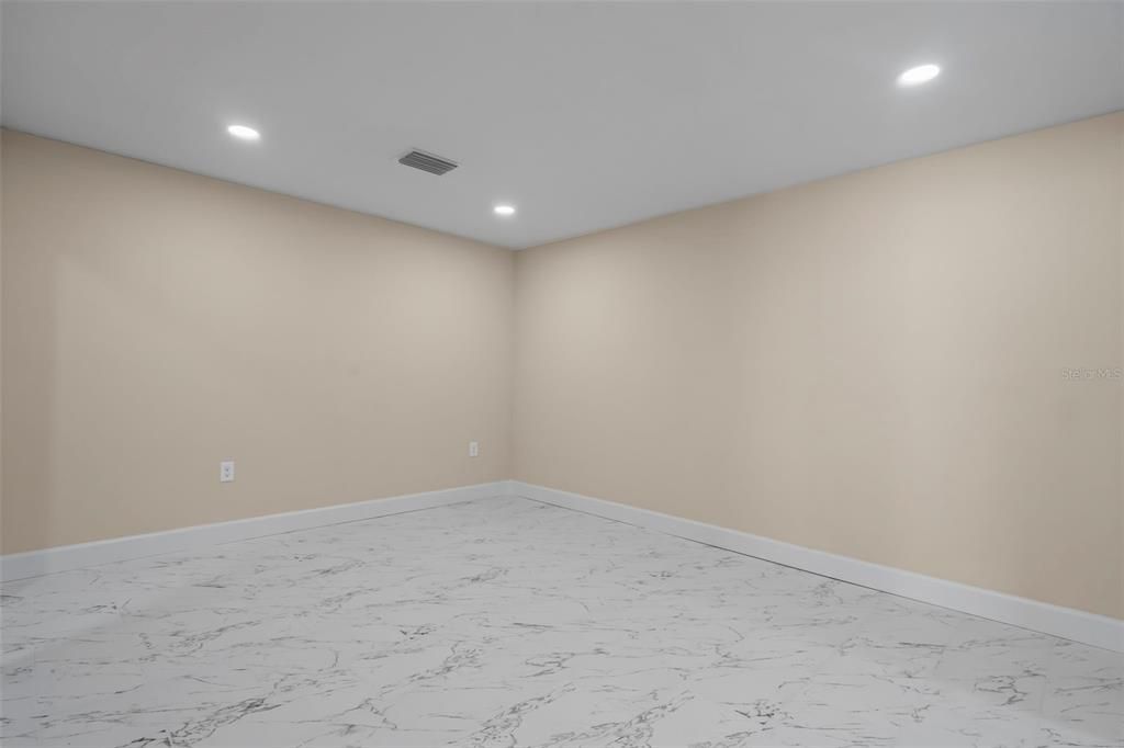 For Sale: $399,999 (4 beds, 3 baths, 1912 Square Feet)
