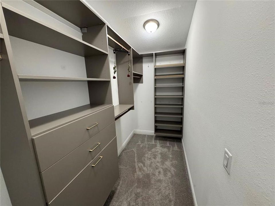 For Rent: $2,700 (3 beds, 2 baths, 1908 Square Feet)