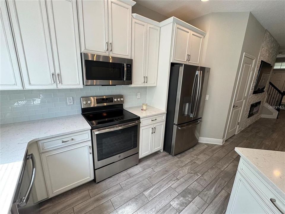 For Rent: $2,700 (3 beds, 2 baths, 1908 Square Feet)
