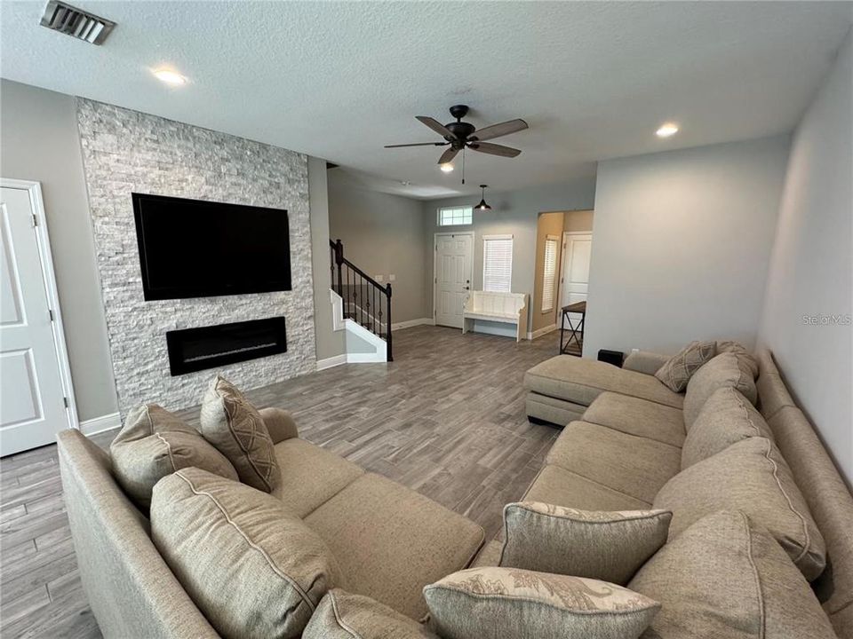 For Rent: $2,700 (3 beds, 2 baths, 1908 Square Feet)