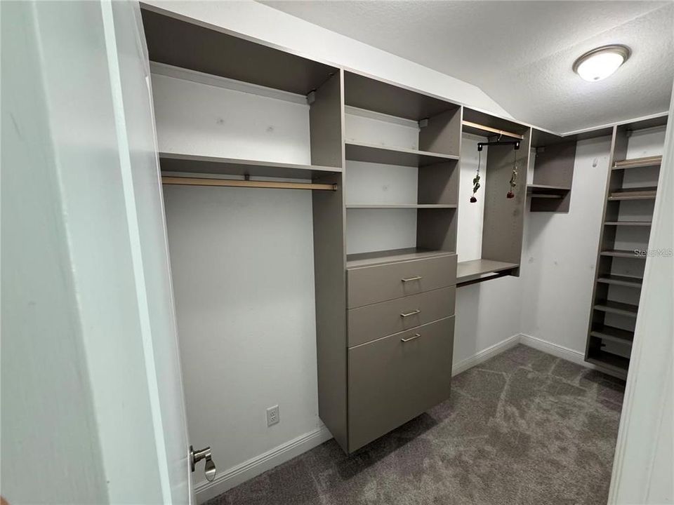 For Rent: $2,700 (3 beds, 2 baths, 1908 Square Feet)