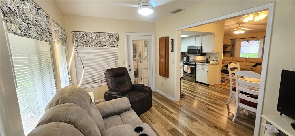 For Sale: $209,000 (2 beds, 2 baths, 1086 Square Feet)