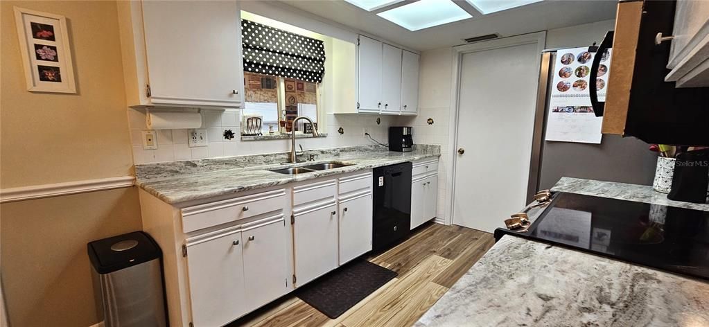 For Sale: $209,000 (2 beds, 2 baths, 1086 Square Feet)