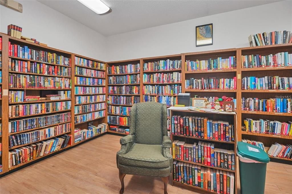 For Sale: $209,000 (2 beds, 2 baths, 1086 Square Feet)