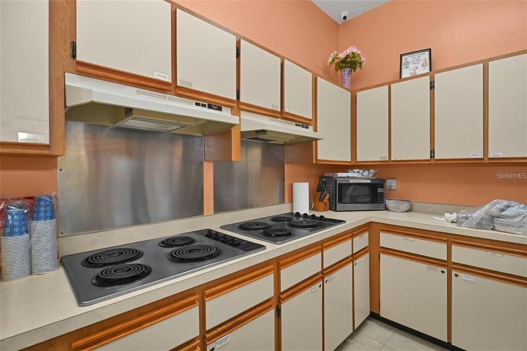 For Sale: $209,000 (2 beds, 2 baths, 1086 Square Feet)