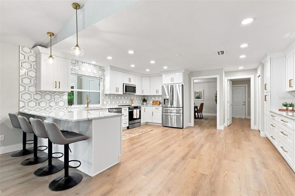 En Venta: $924,900 (4 camas, 3 baños, 3172 Pies cuadrados)