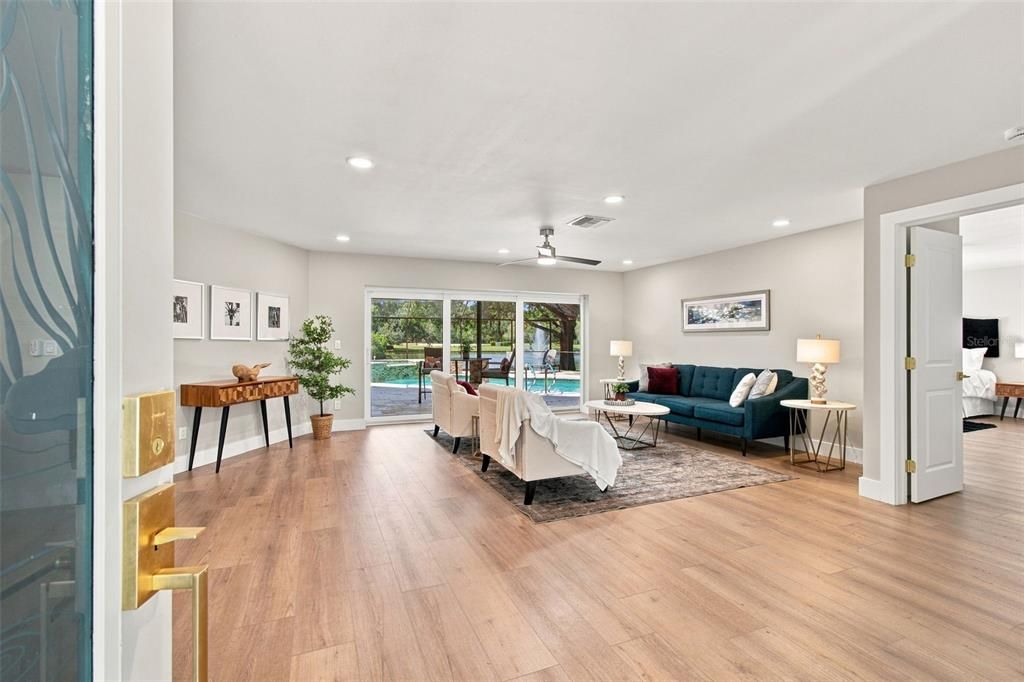 En Venta: $924,900 (4 camas, 3 baños, 3172 Pies cuadrados)