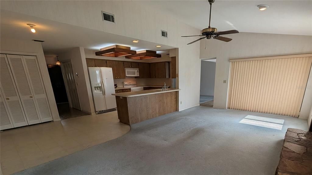 En Venta: $599,900 (3 camas, 2 baños, 2115 Pies cuadrados)