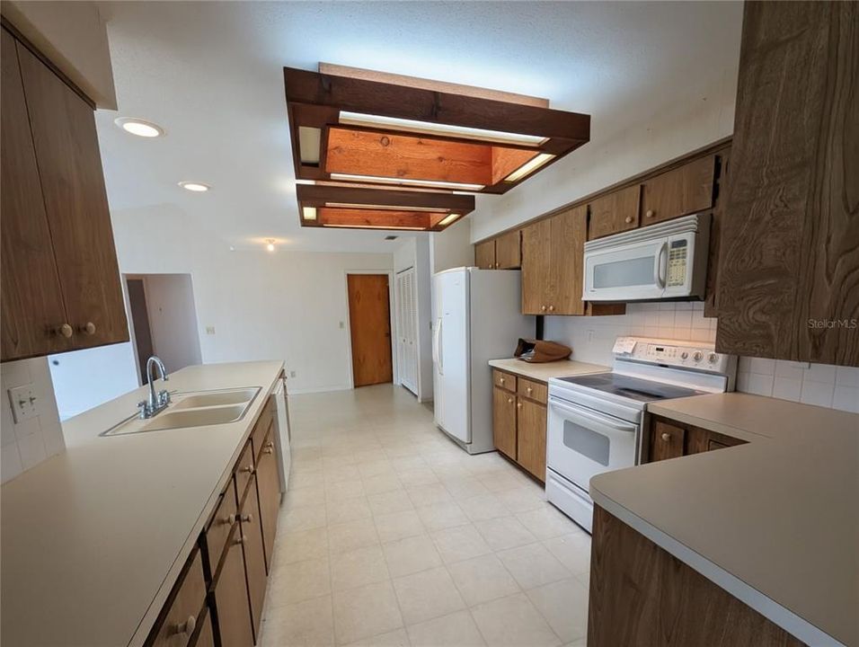 En Venta: $599,900 (3 camas, 2 baños, 2115 Pies cuadrados)
