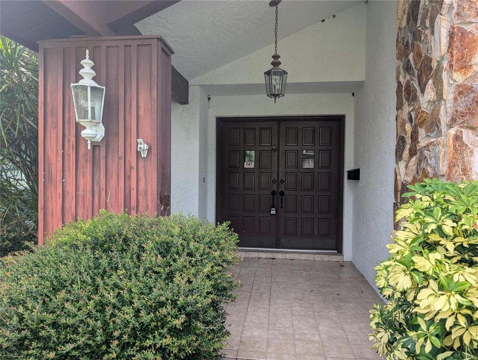 En Venta: $599,900 (3 camas, 2 baños, 2115 Pies cuadrados)
