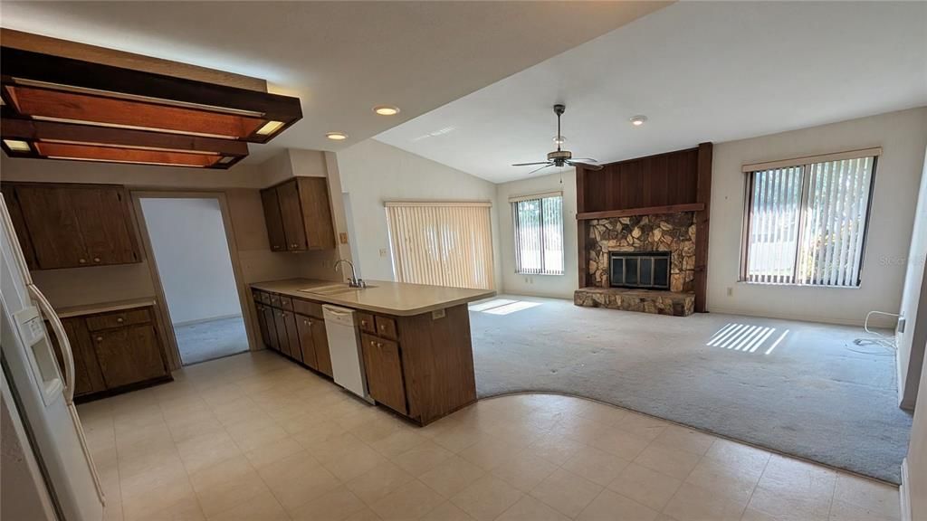 En Venta: $599,900 (3 camas, 2 baños, 2115 Pies cuadrados)