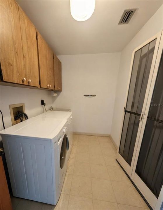 En Venta: $599,900 (3 camas, 2 baños, 2115 Pies cuadrados)