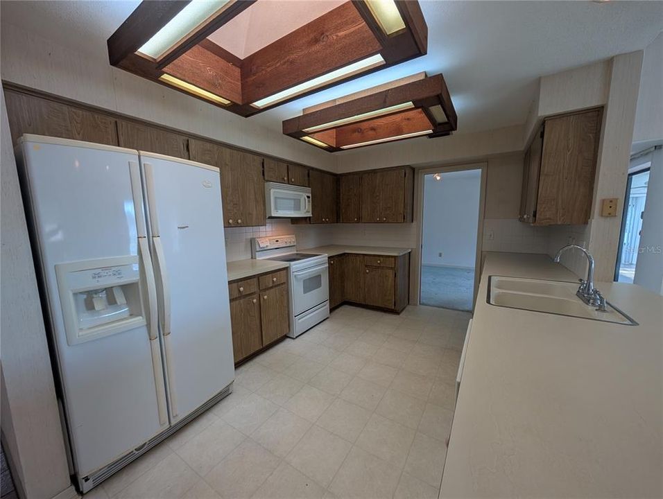 En Venta: $599,900 (3 camas, 2 baños, 2115 Pies cuadrados)