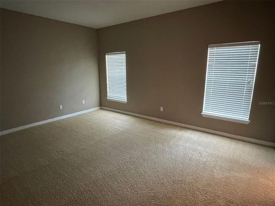 В аренду: $2,500 (4 спален, 2 ванн, 1731 Квадратных фут)