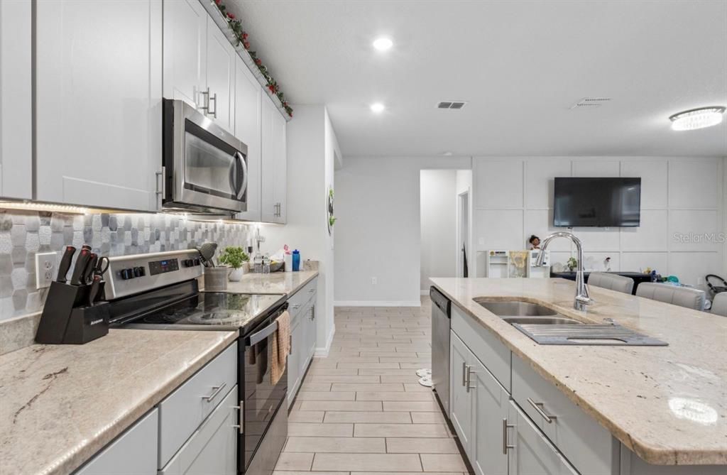 For Sale: $360,000 (4 beds, 2 baths, 1823 Square Feet)