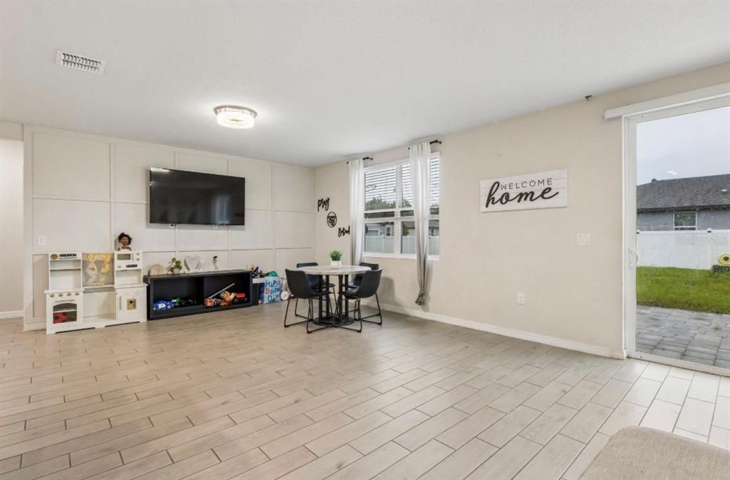 For Sale: $360,000 (4 beds, 2 baths, 1823 Square Feet)