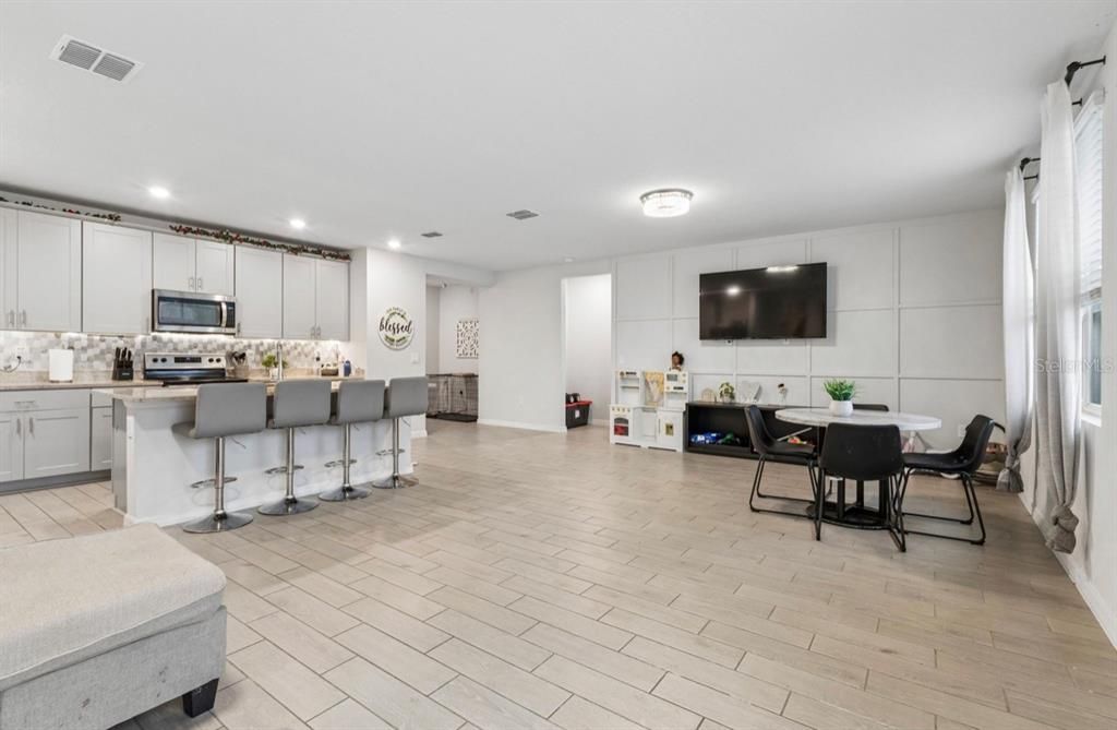 For Sale: $360,000 (4 beds, 2 baths, 1823 Square Feet)