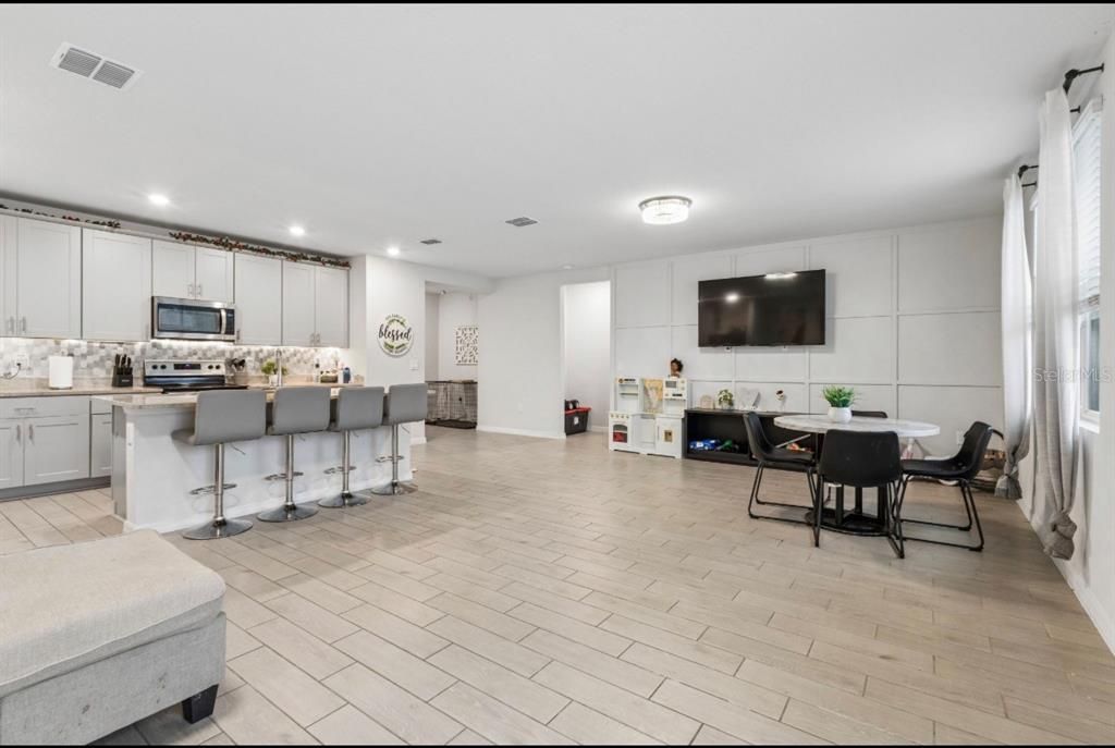 For Sale: $360,000 (4 beds, 2 baths, 1823 Square Feet)