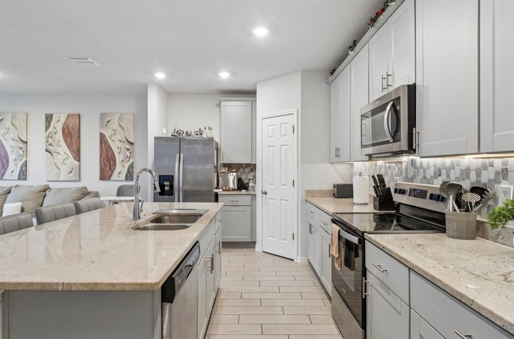 For Sale: $360,000 (4 beds, 2 baths, 1823 Square Feet)