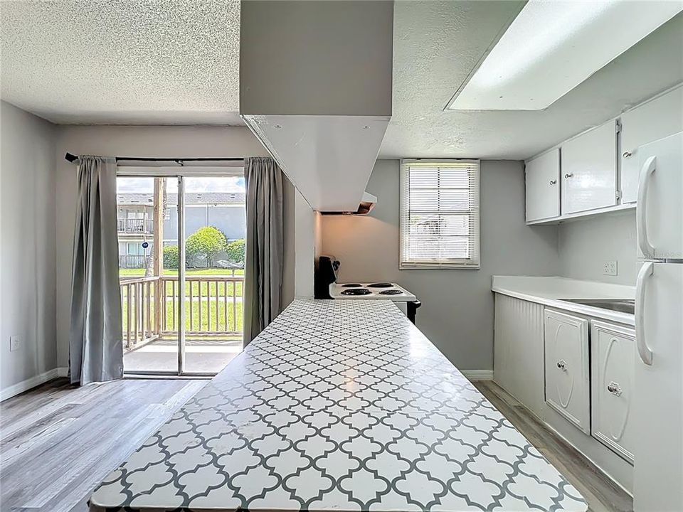 For Rent: $1,100 (1 beds, 1 baths, 780 Square Feet)