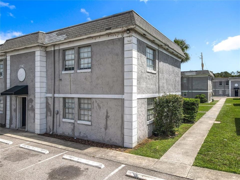 For Rent: $1,100 (1 beds, 1 baths, 780 Square Feet)