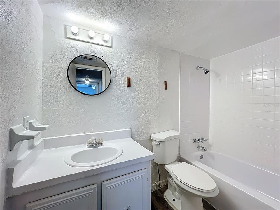 For Rent: $1,100 (1 beds, 1 baths, 780 Square Feet)
