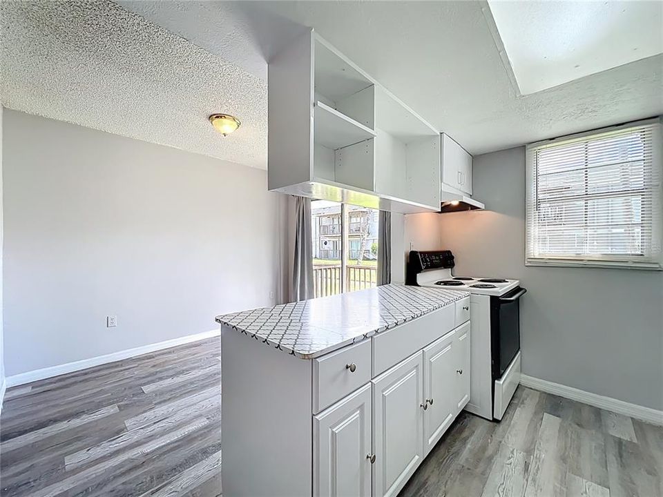 For Rent: $1,100 (1 beds, 1 baths, 780 Square Feet)