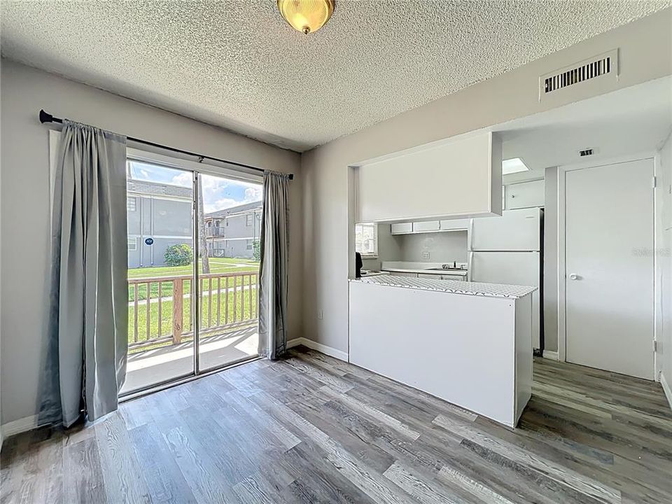 For Rent: $1,100 (1 beds, 1 baths, 780 Square Feet)