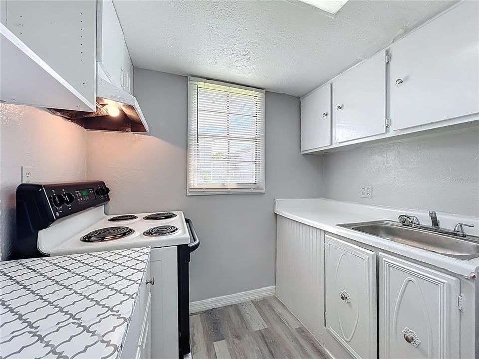 For Rent: $1,100 (1 beds, 1 baths, 780 Square Feet)