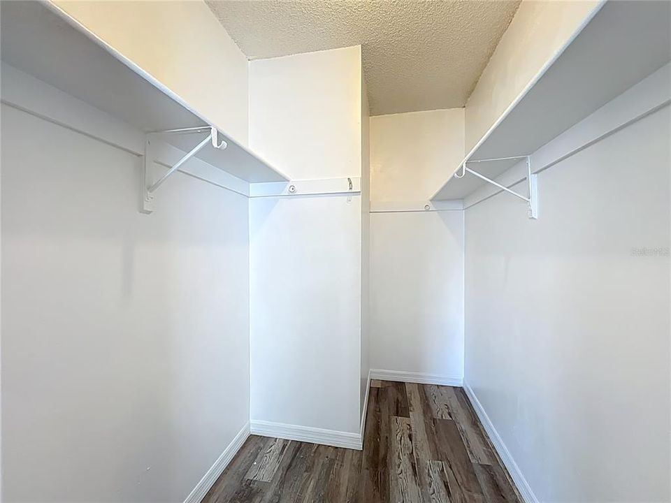 For Rent: $1,100 (1 beds, 1 baths, 780 Square Feet)