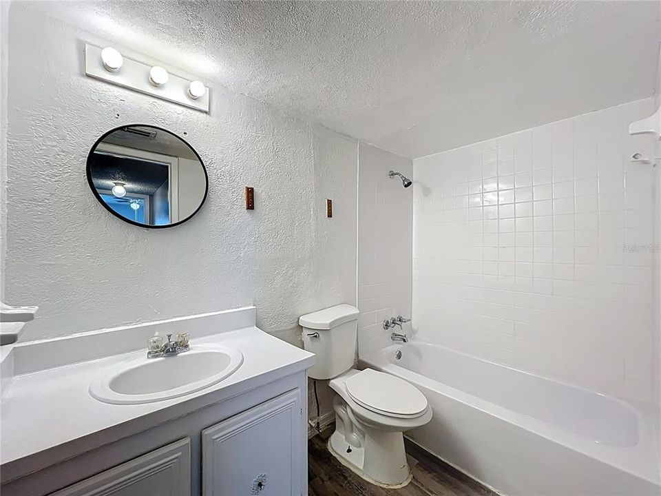 For Rent: $1,100 (1 beds, 1 baths, 780 Square Feet)