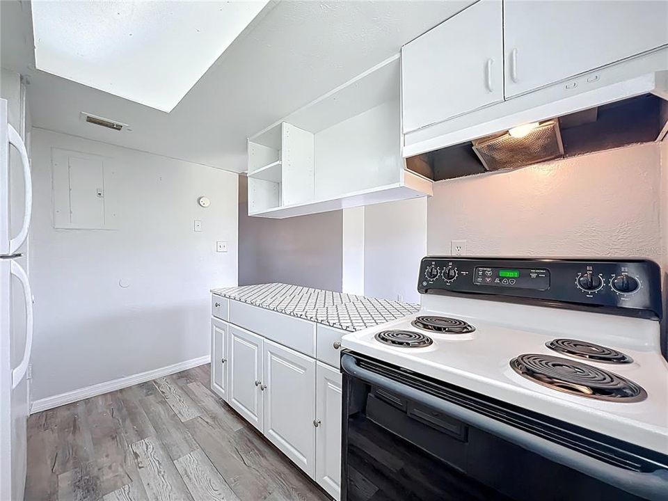 For Rent: $1,100 (1 beds, 1 baths, 780 Square Feet)