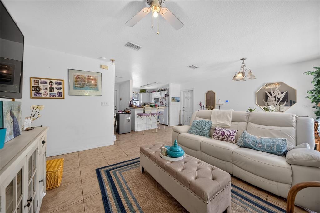 For Sale: $299,000 (3 beds, 1 baths, 1112 Square Feet)