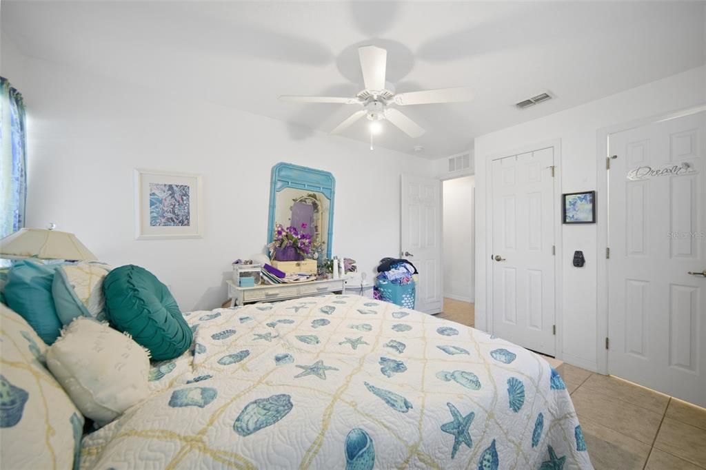 For Sale: $299,000 (3 beds, 1 baths, 1112 Square Feet)