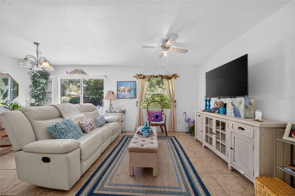 For Sale: $299,000 (3 beds, 1 baths, 1112 Square Feet)
