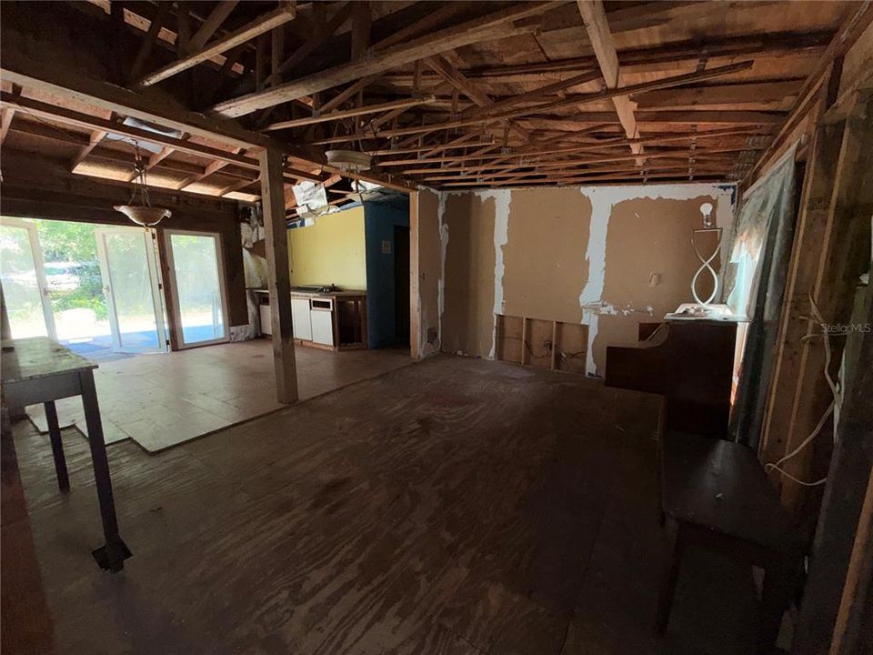 For Sale: $45,000 (3 beds, 2 baths, 920 Square Feet)
