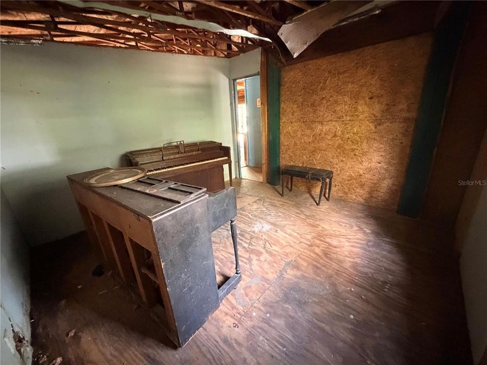 For Sale: $45,000 (3 beds, 2 baths, 920 Square Feet)