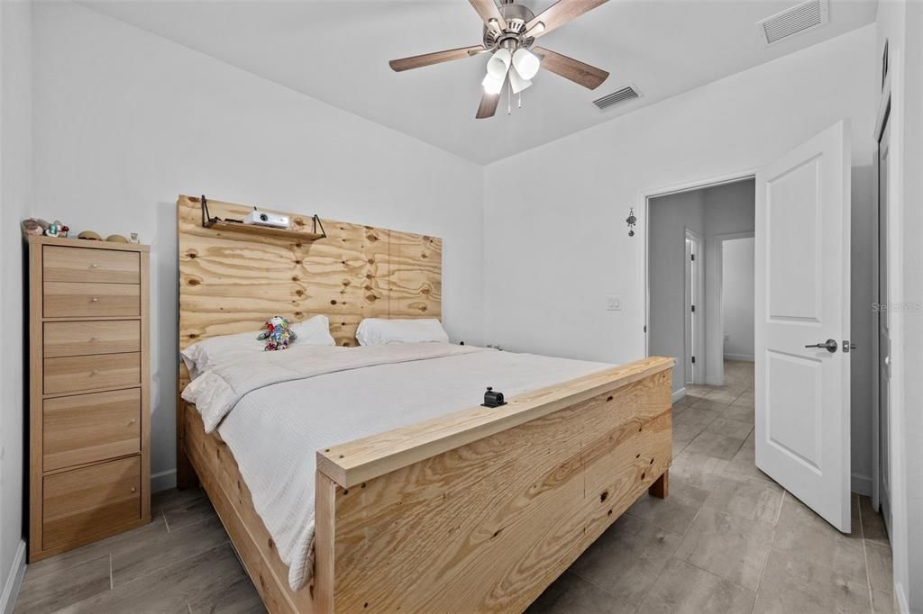 For Sale: $469,900 (4 beds, 3 baths, 2032 Square Feet)