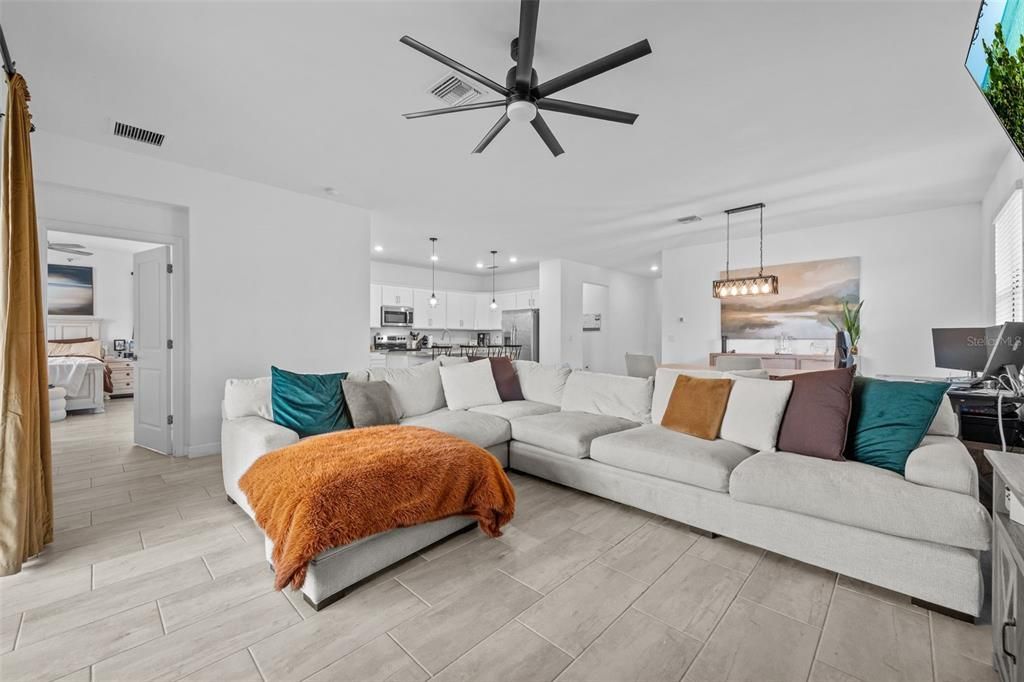 For Sale: $469,900 (4 beds, 3 baths, 2032 Square Feet)