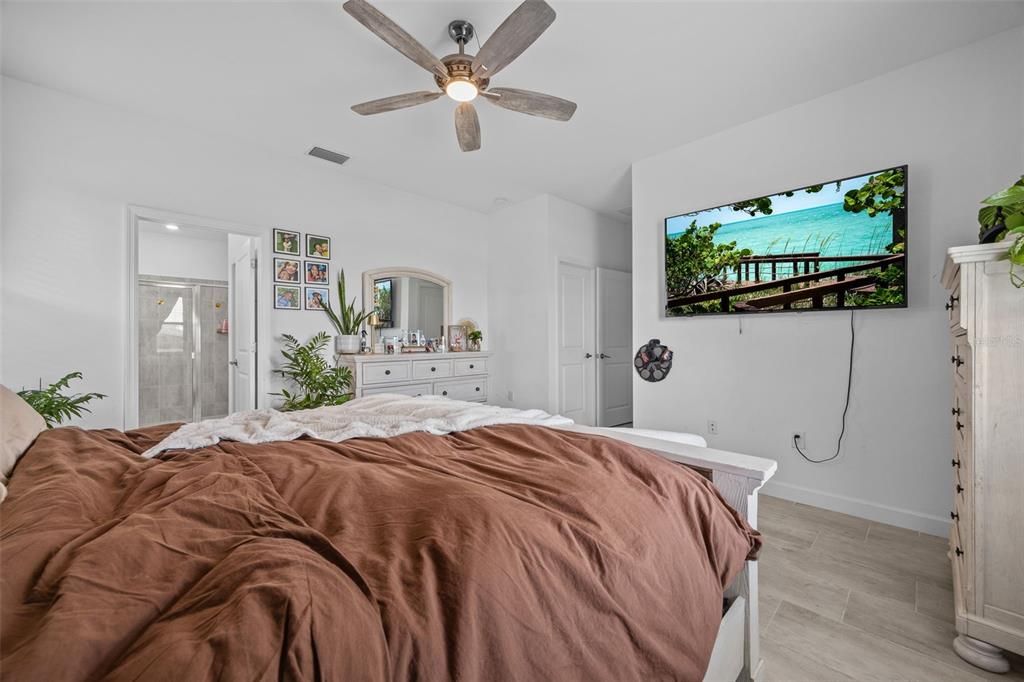 For Sale: $469,900 (4 beds, 3 baths, 2032 Square Feet)