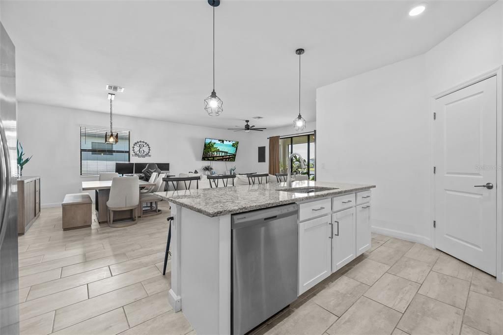 For Sale: $469,900 (4 beds, 3 baths, 2032 Square Feet)