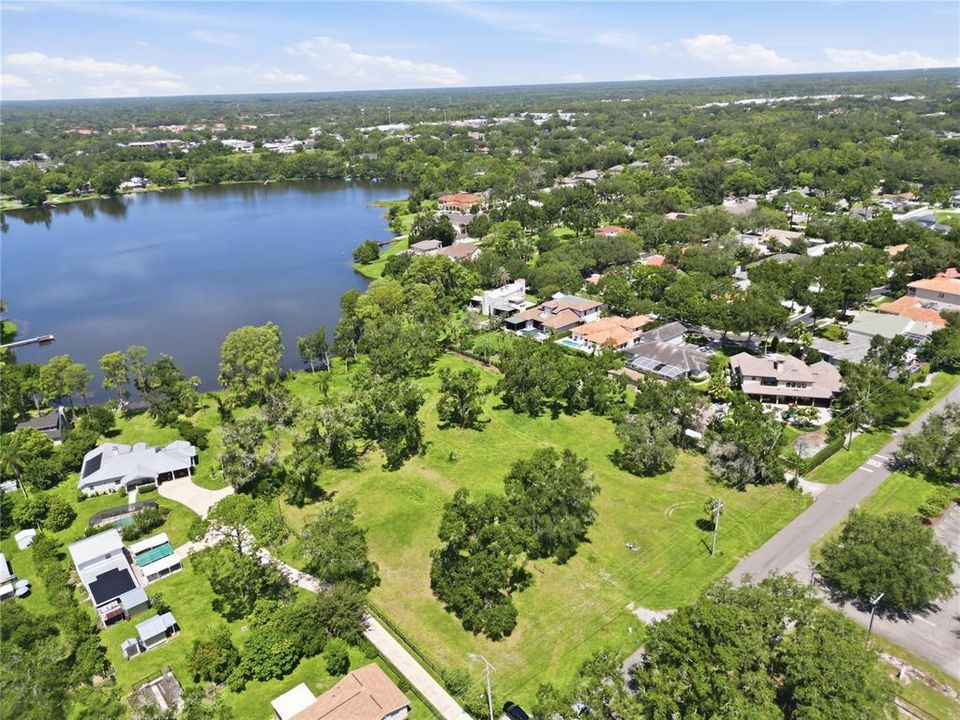 На продажу: $995,000 (1.21 acres)